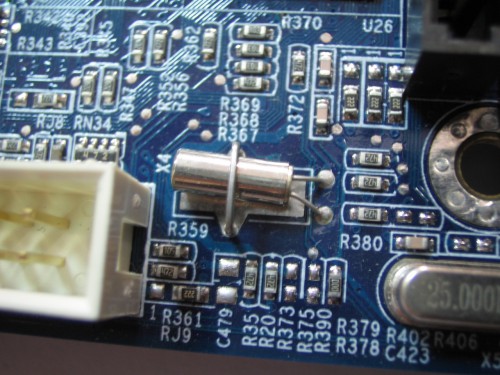 Resistores, capacitores cerâmicos e cristal de clock