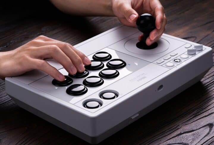 8BitDo anuncia Arcade Stick sem fio licenciado para o Xbox - Hardware