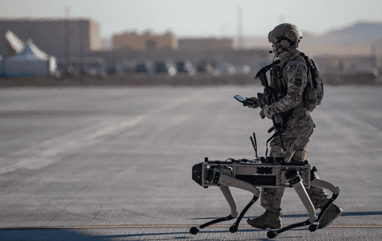 Depois de caça pilotado por inteligência artificial, EUA agora investem em milhares de "robôs militares" - Hardware