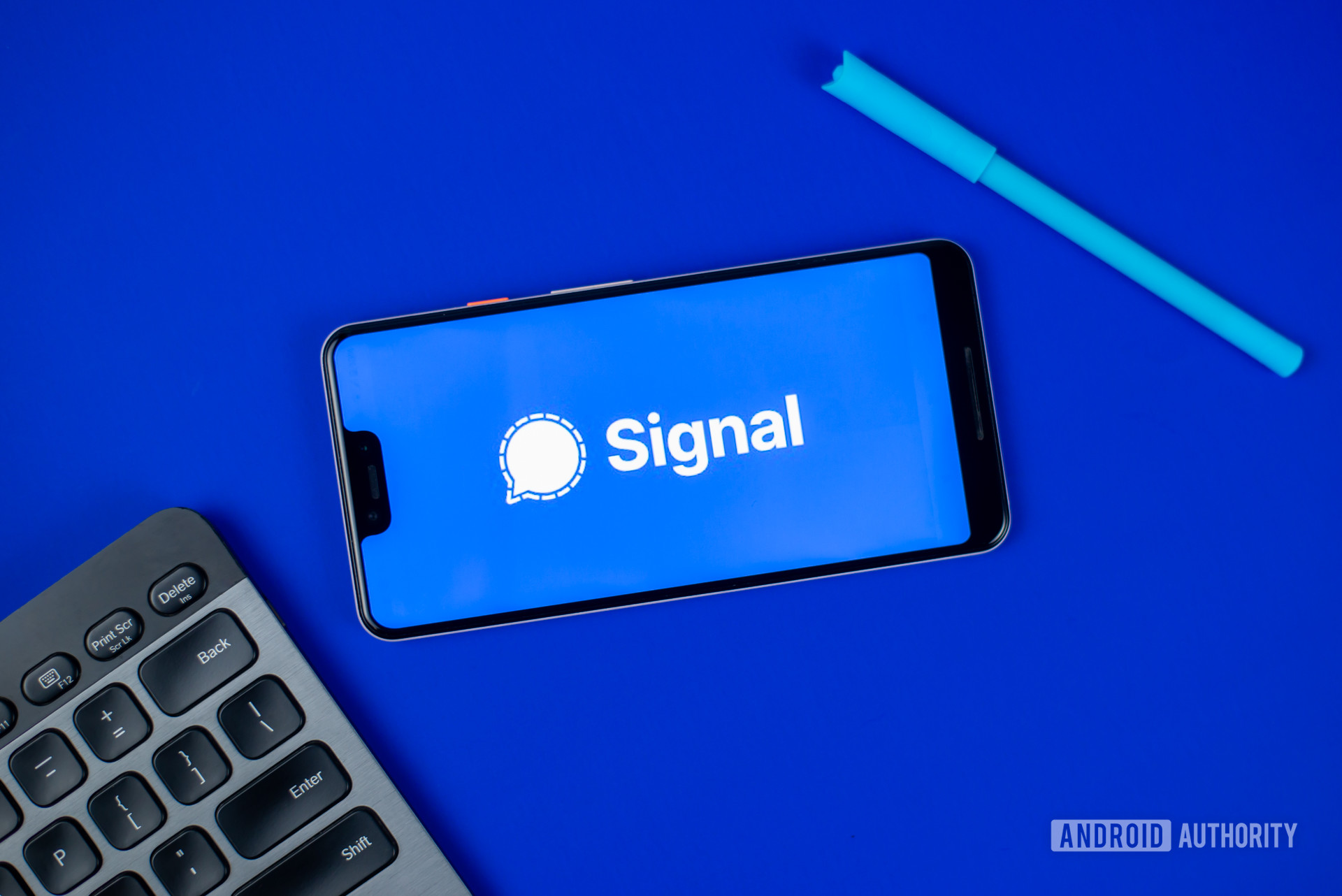 Números de telefone de 1.900 usuários do Signal foram expostos por hackers