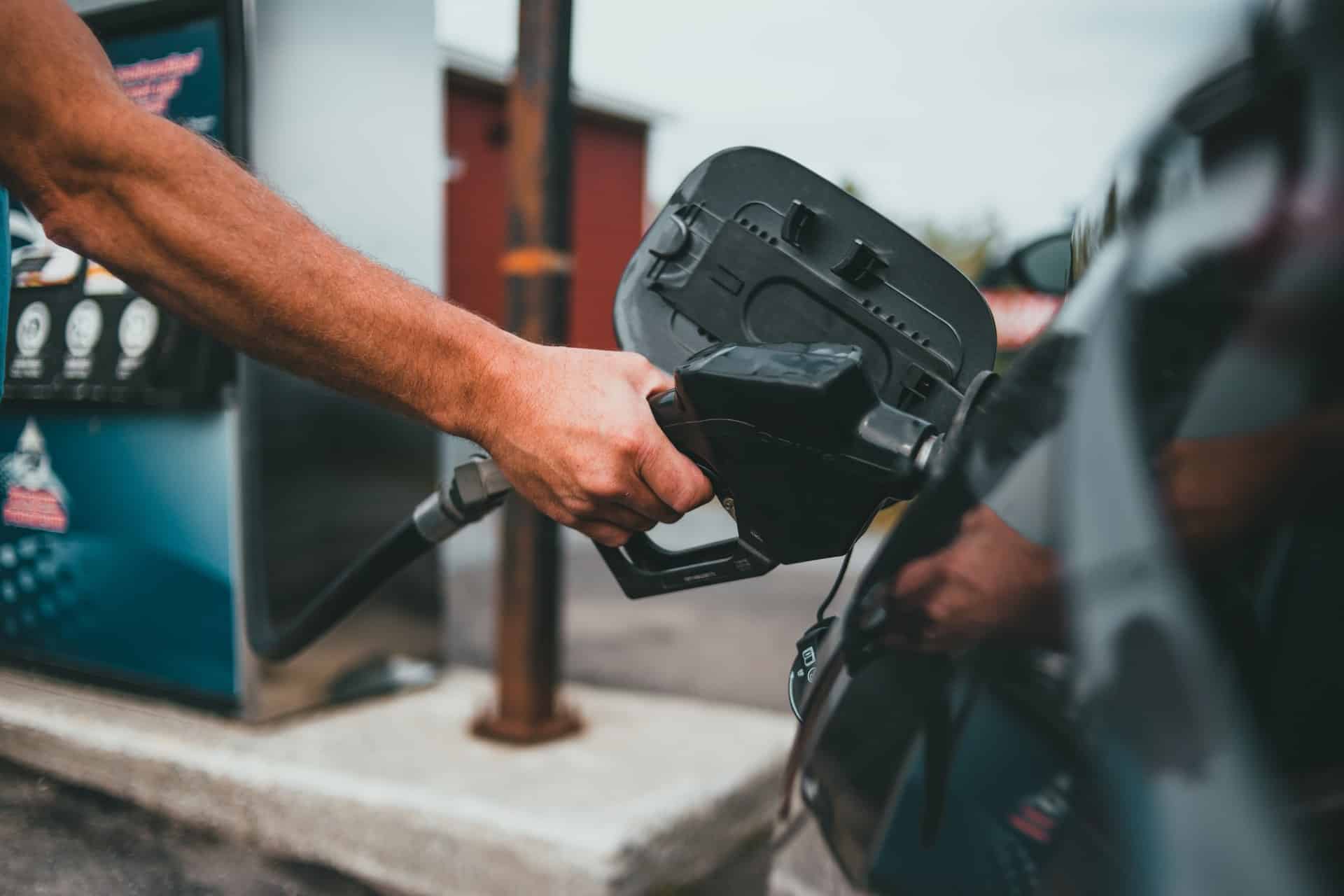 4 aplicativos para rastrear o preço da gasolina nos postos de combustível