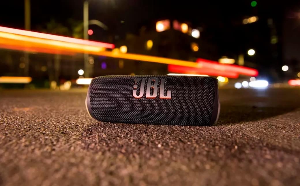 JBL Flip 6 chega ao Brasil com autonomia de 12 horas