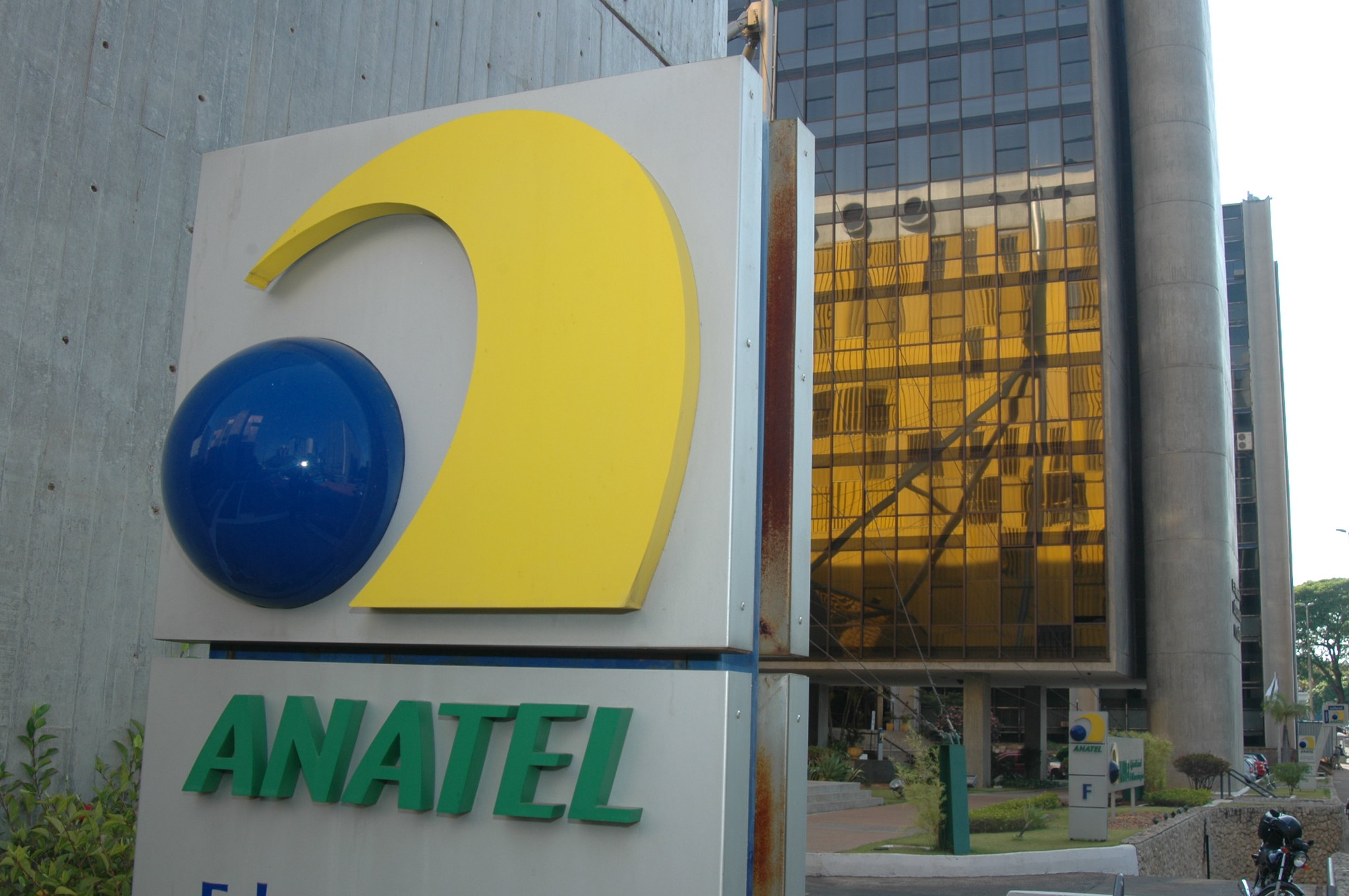 Anatel apreende 5,7 mil produtos não homologados em armazéns da Amazon