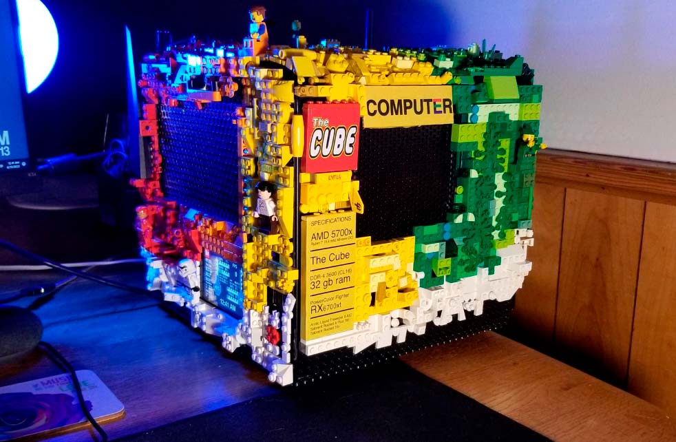 The Cube: usuário decora gabinete do PC com peças LEGO