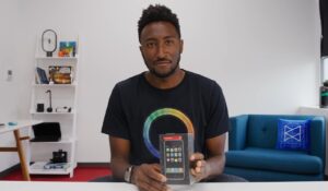 Youtuber gasta US$ 43.000 para adquirir vesão lacrada do primeiro iPhone