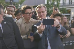 Diretor Christopher Nolan diz que não usa smartphone e nem e-mail; entenda o porquê