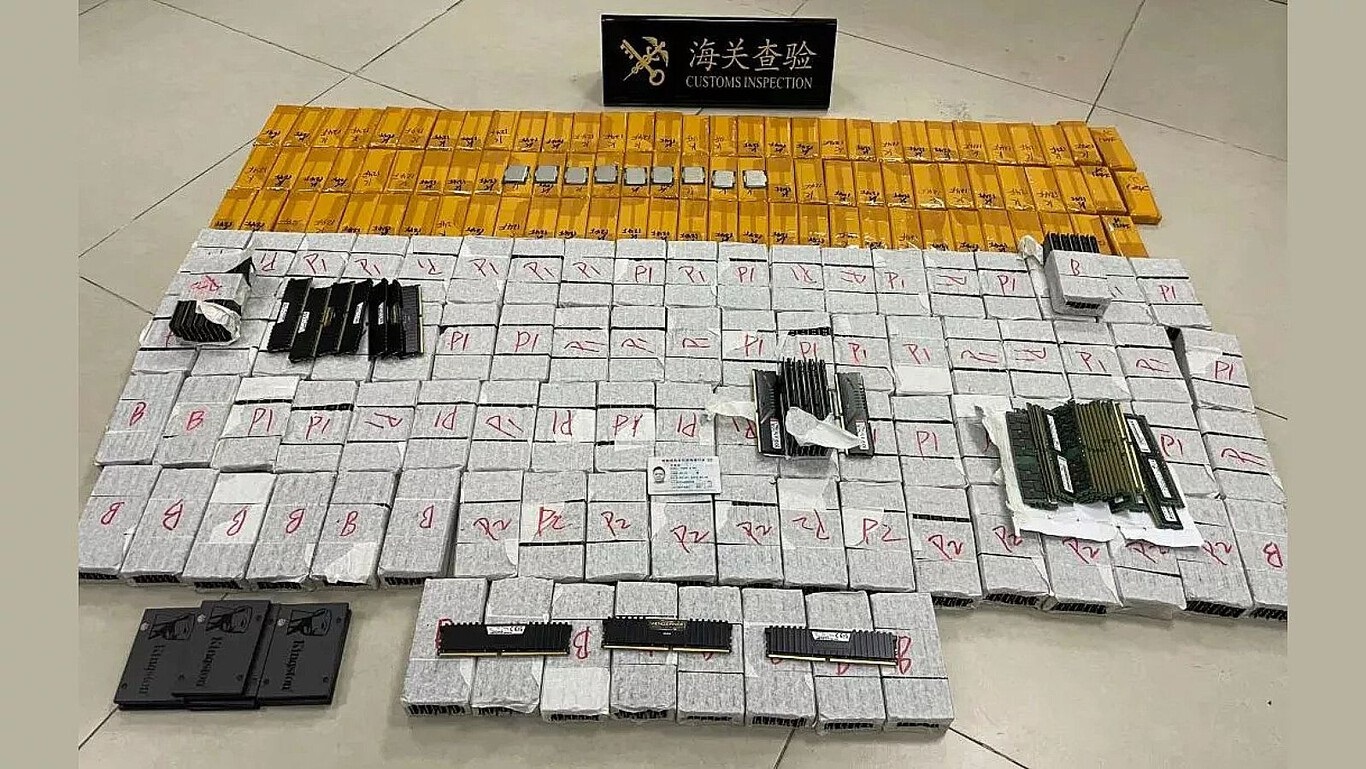 Contrabando: chinês tenta passar com 837 CPUs e 900 módulos de RAM no chassi do carro