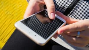 Governo Federal estuda medidas para inutilizar celulares roubados