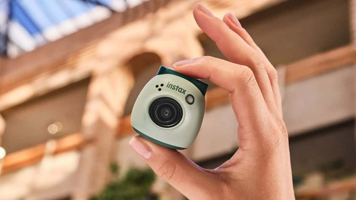 Fujifilm lança INSTAX PAL, uma câmera digital que cabe na palma da mão