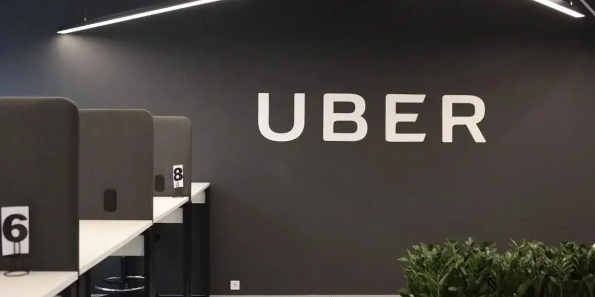Justiça multa Uber em R$ 1 bilhão e obriga empresa a assinar carteira de motoristas registrados na plataforma 2 Uber 2