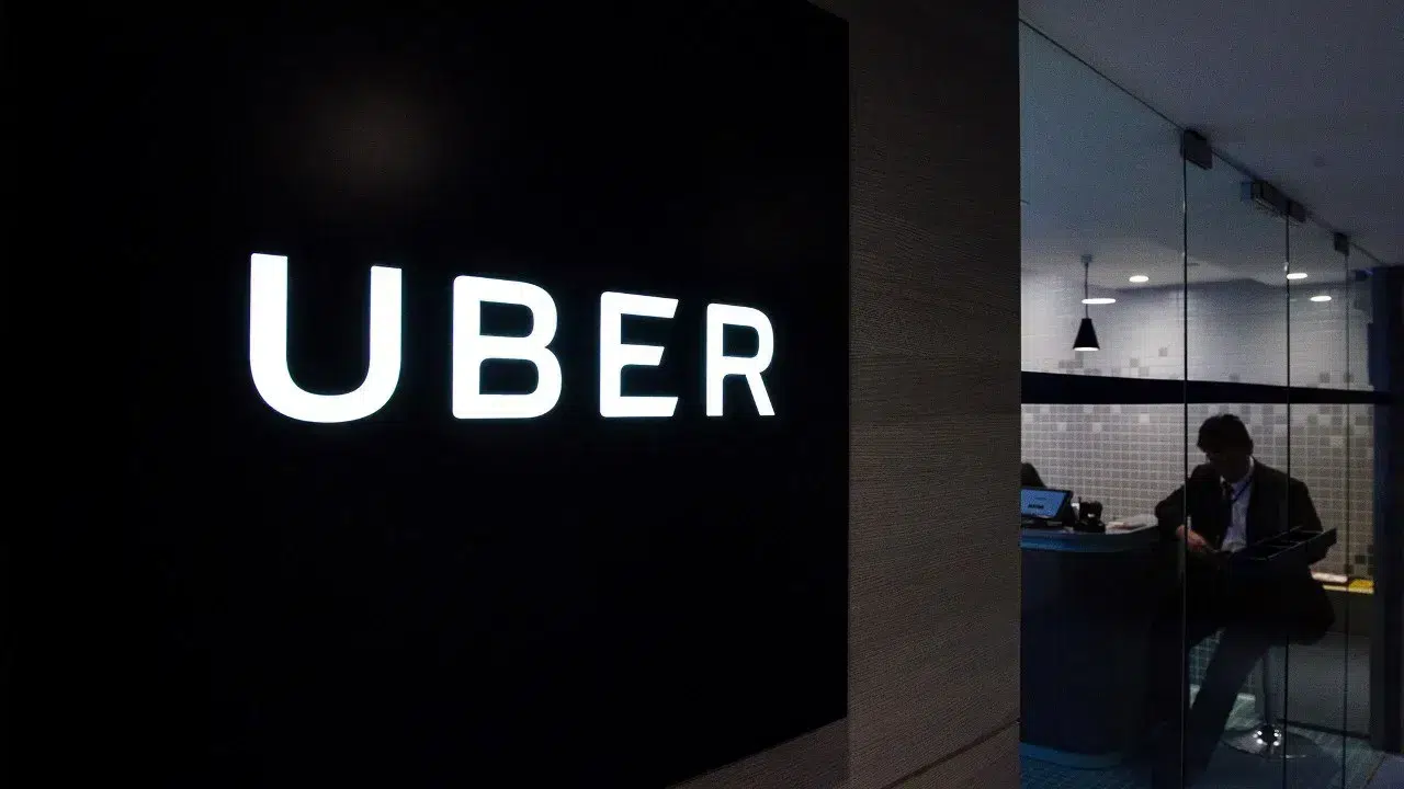 Justiça multa Uber em R$ 1 bilhão e obriga empresa a assinar carteira de motoristas registrados na plataforma 3 uber