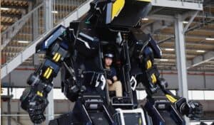 Startup japonesa cria robô gigante que pode ser controlado de dentro e vira veículo