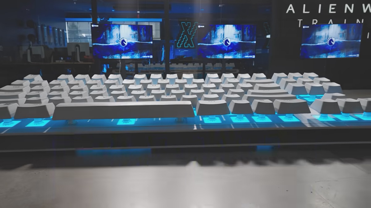 Alienware fabrica o maior teclado e mouse do mundo: 5 m de comprimento