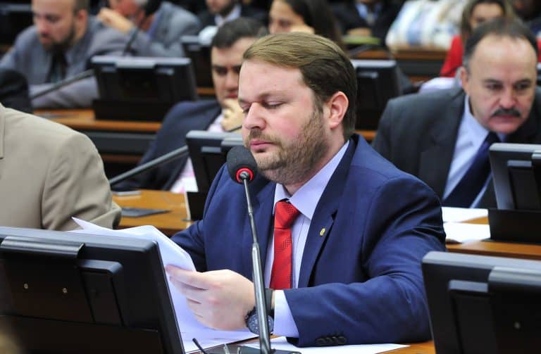 Projeto de Lei pode obrigar Uber, 99 e táxis a darem corrida de graça; entenda as condições 1 Marcos Soares