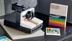 Lego lança versão montável da câmera Polaroid SX-70