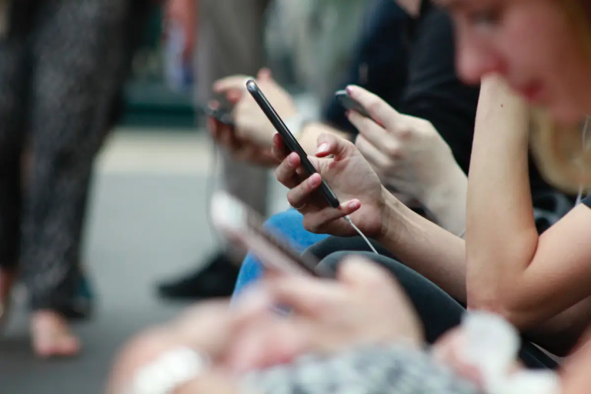 Epidemia de nomofobia: Brasil está entre os 4 países com mais viciados em celular