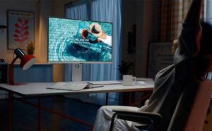 LG anuncia novo monitor inteligente que pode ser usado como TV e vem com controle remoto