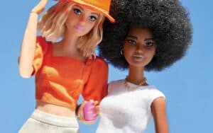 Celular flip da Barbie! Mattel e HMD se unem para lançar novo dispositivo nostálgico