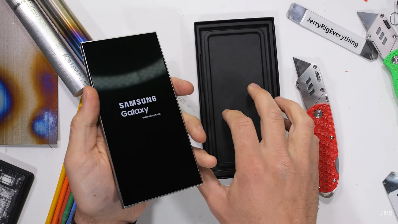 Samsung Galaxy S24 Ultra vai bem em teste de durabilidade e supera iPhone 15 Pro Max