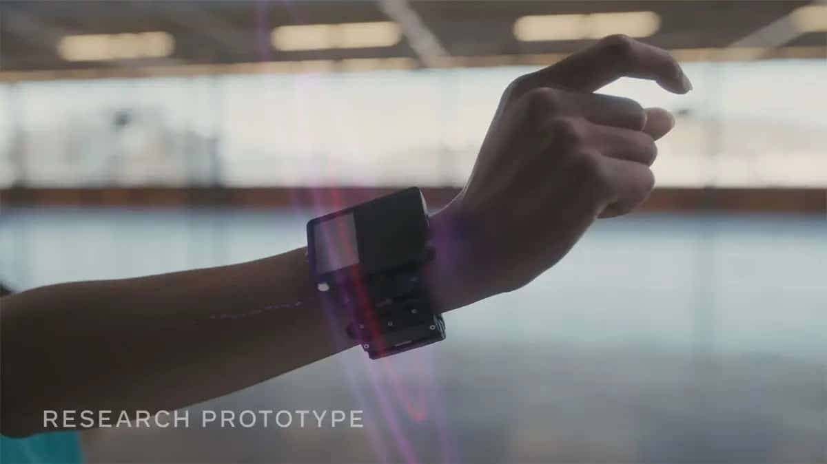Meta planeja lançar pulseira com detecção de movimentos dos dedos para uso com óculos VR