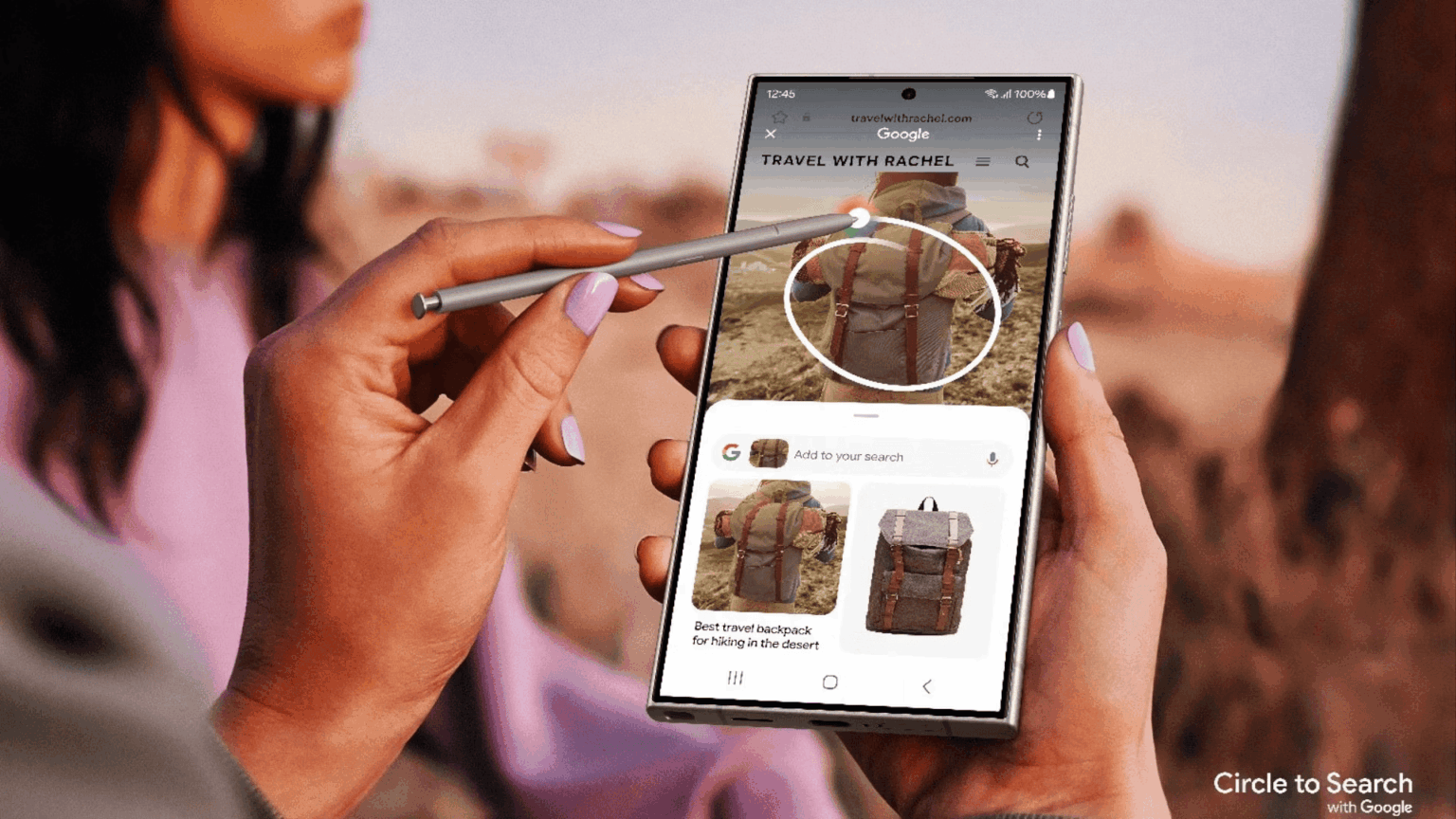Pessoa usando a caneta S Pen em um Galaxy com a função Circle to Search do Google, circulando uma mochila de viagem na tela para pesquisar produtos semelhantes