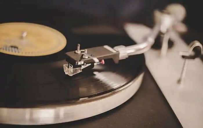 Vinil supera os CDs em vendas e receitas pelo segundo ano consecutivo 1 vinil