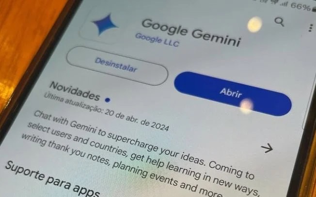 Já dá para baixar o app do Gemini para Android no Brasil. Saiba como! 1 smartphone com o aplicativo Gemini