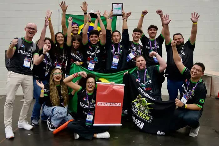 Equipe brasileira fica em primeiro lugar no Campeonato Mundial de Robótica 2 equipe brasileira campeã em robótica