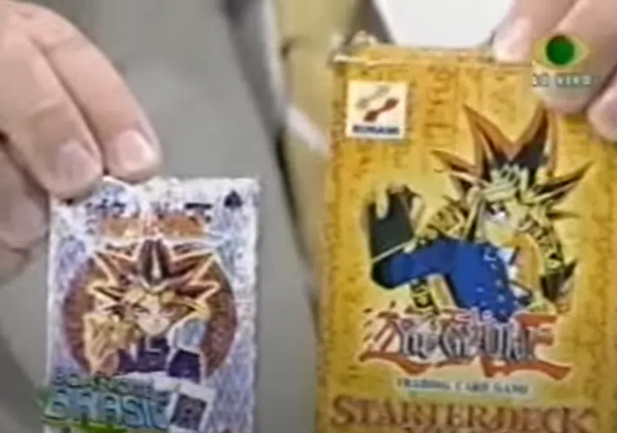 Gilberto Barros showing Yu-Gi-Oh cards