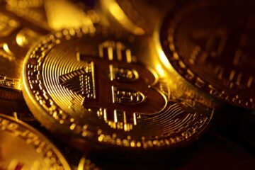 Bitcoin ultrapassa US$ 100 mil pela primeira vez