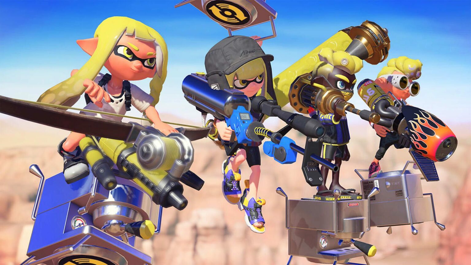 Personagens de Splatoon 3 empunhando armas de tinta coloridas sobre plataformas metálicas, com um cenário desértico ao fundo
