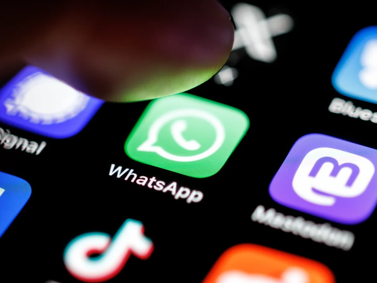 O WhatsApp vai ganhar anúncios no Brasil ainda em 2025, Europa escapa até 2026