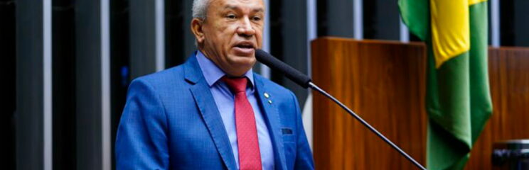 Deputado propõe tributo sobre plataformas digitais para financiar satélites brasileiros e um GPS próprio. Projeto prevê arrecadação de até R$ 50 bilhões por ano.