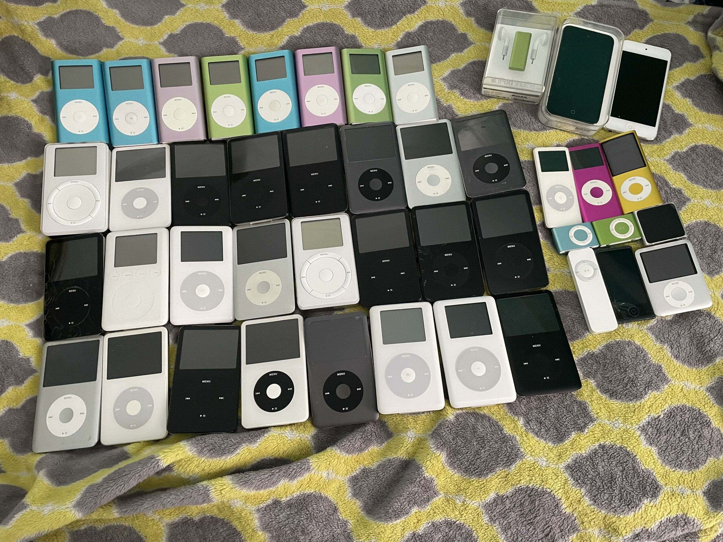 Homem transforma o hobby de reparar iPods em uma coleção com mais de 40 modelos 1 ipod