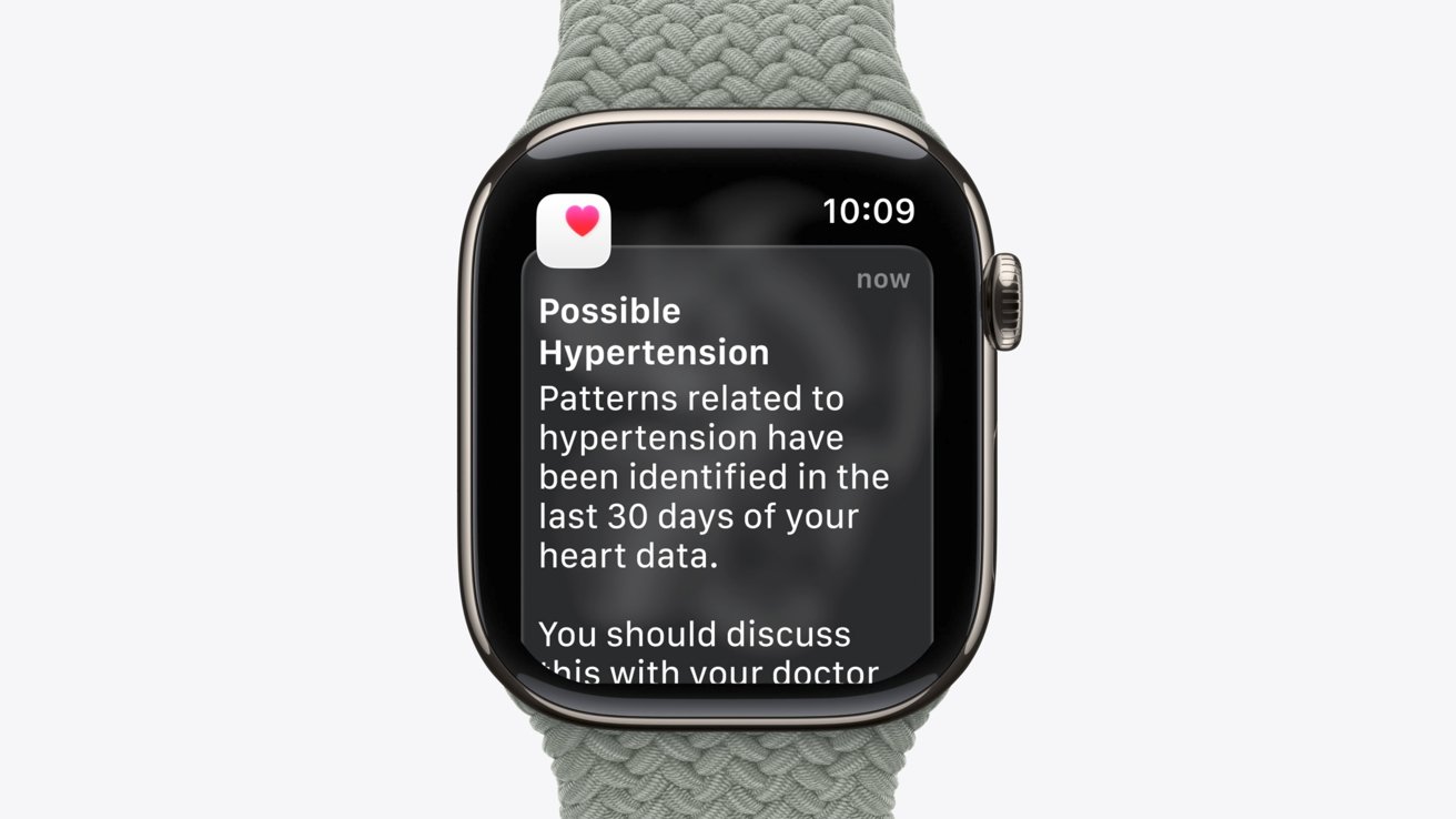 Modelos mais antigos do Apple Watch agora detecta hipertensão: veja se o seu é compatível 1 Apple Watch com notificação de possível hipertensão na tela, pulseira de malha cinza-esverdeada