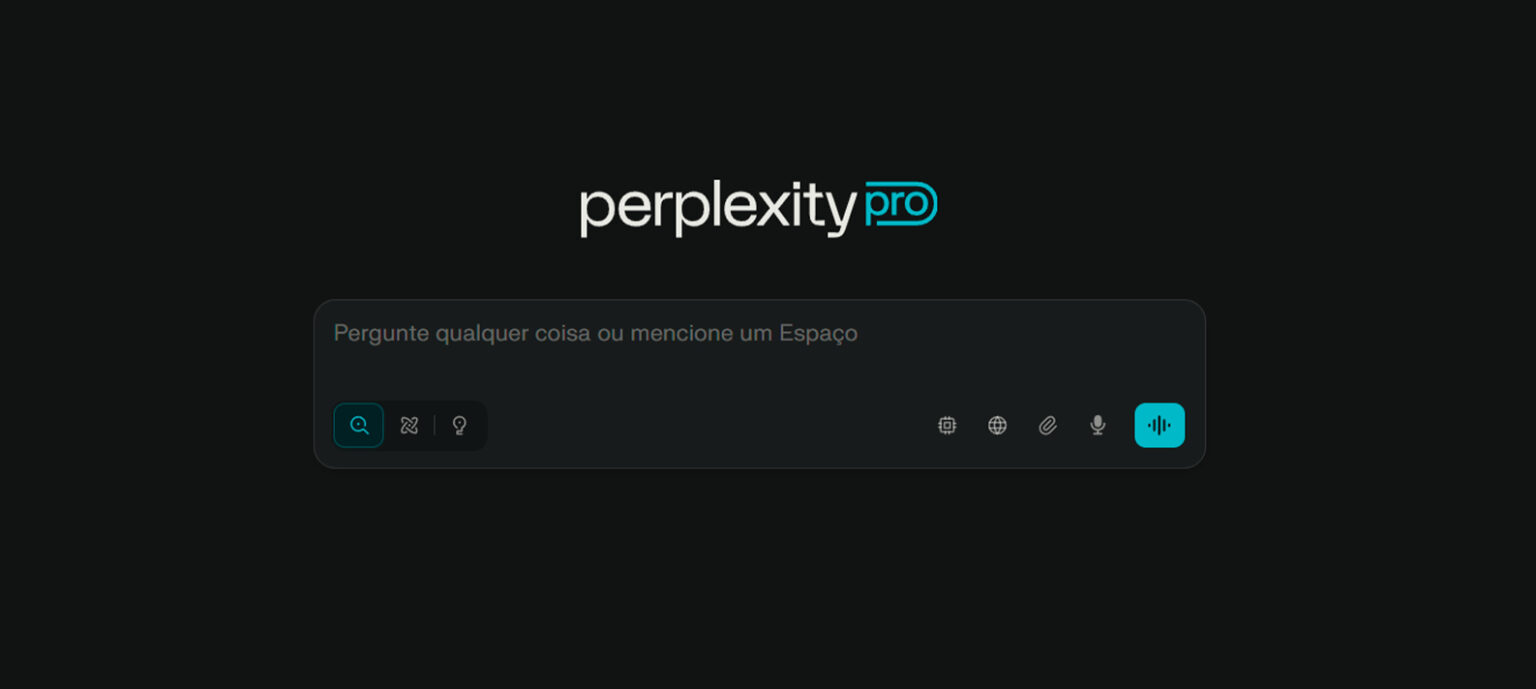 Tela inicial do Perplexity Pro, com logo e campo de busca escuro que pede "Pergunte qualquer coisa ou mencione um Espaço