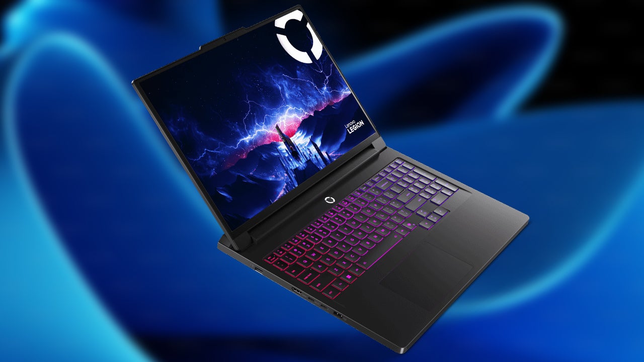 Lenovo Legion Pro 7 promete desempenho máximo com GPU GeForce RTX 5080 e tela OLED 240Hz 1 Lenovo Legion Pro 7 laptop em destaque sobre mesa escura, teclado retroiluminado e logotipo Legion visível na tampa