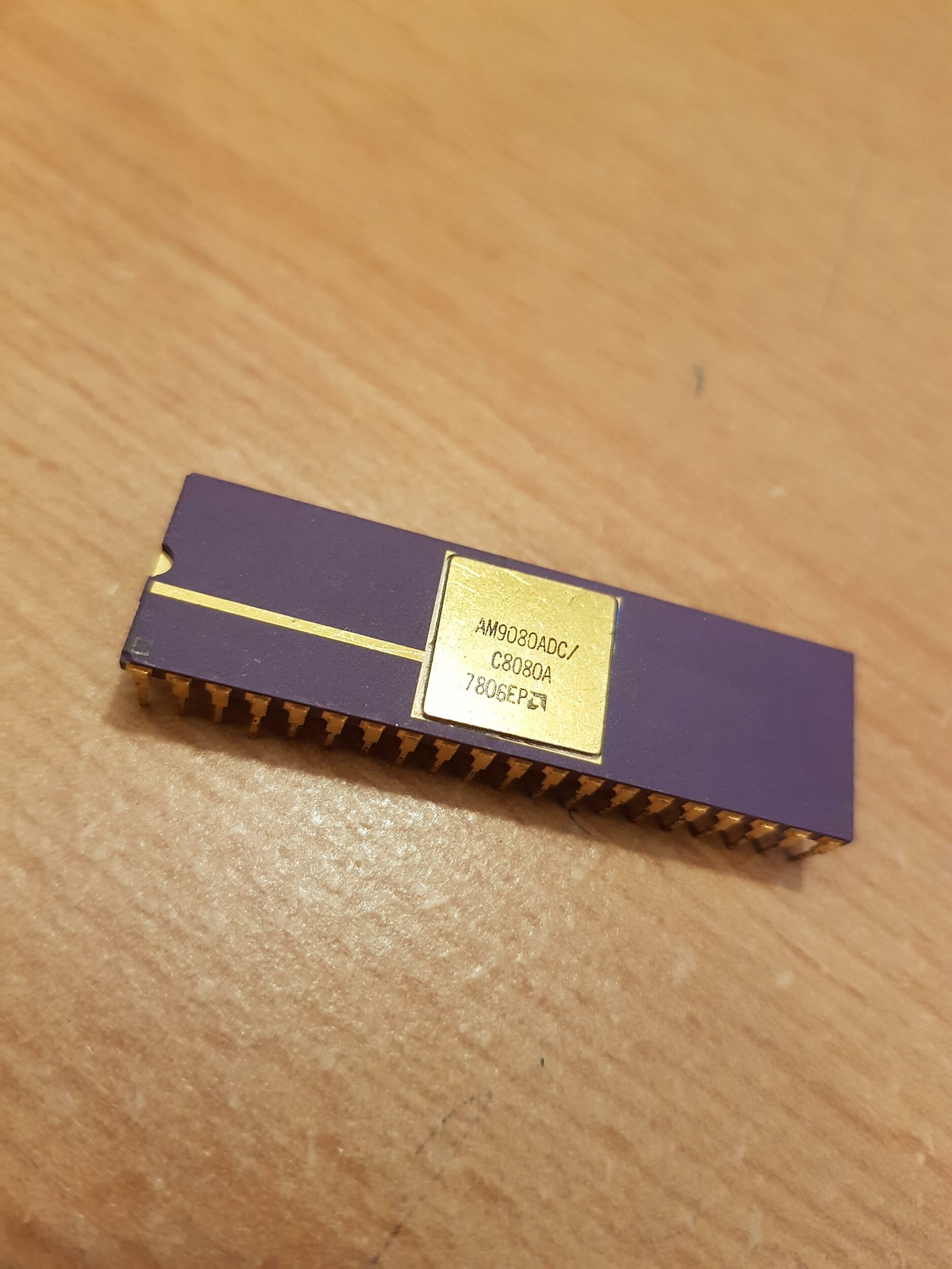 Há 50 anos, AMD clonava a Intel, e seu chip rodava mais rápido que o original 2 pdd5knojm3u01