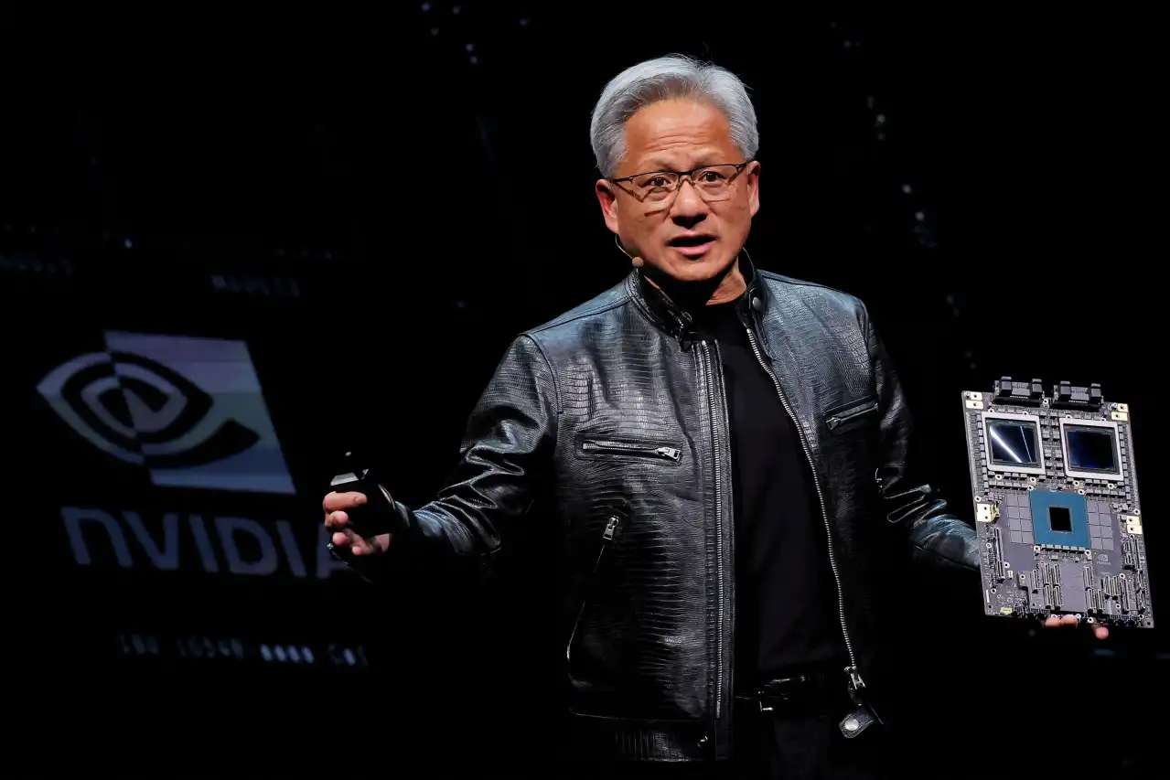 A China vencerá a corrida da IA", afirma Jensen Huang, CEO da NVIDIA 6 2024 06 05T192529Z 1340053493 RC2038ABXAAT RTRMADP 3 NVIDIA STOCKS APPLE