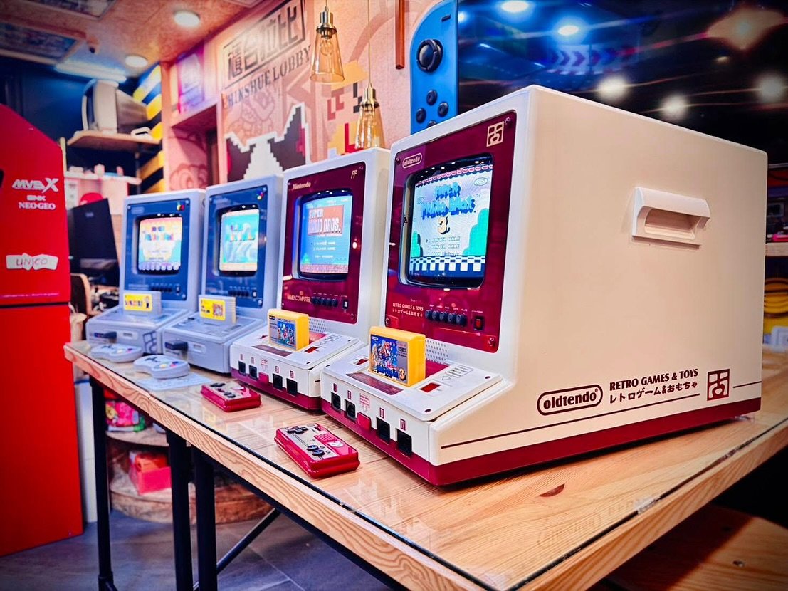 Entusiasta taiwanês construiu 4 versões do NES e SNES com tela CRT acoplada — projeto levou cinco anos para ser concluído 7 G4rTAisXIAA1AlW