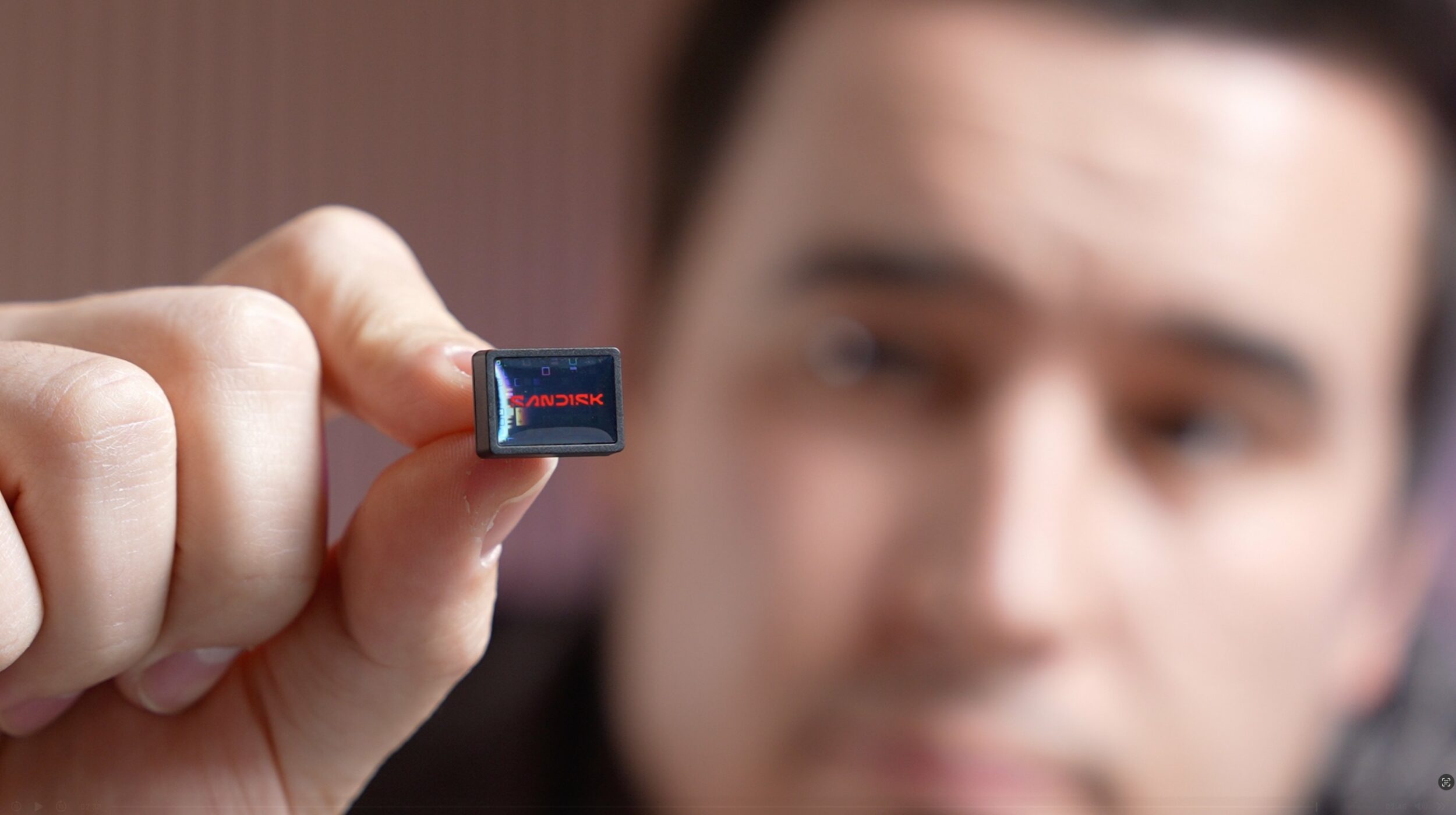 SanDisk anuncia o Extreme Fit: pendrive minúsculo com 1TB; veja os detalhes 9 G5lGjpvaoAAW2DC