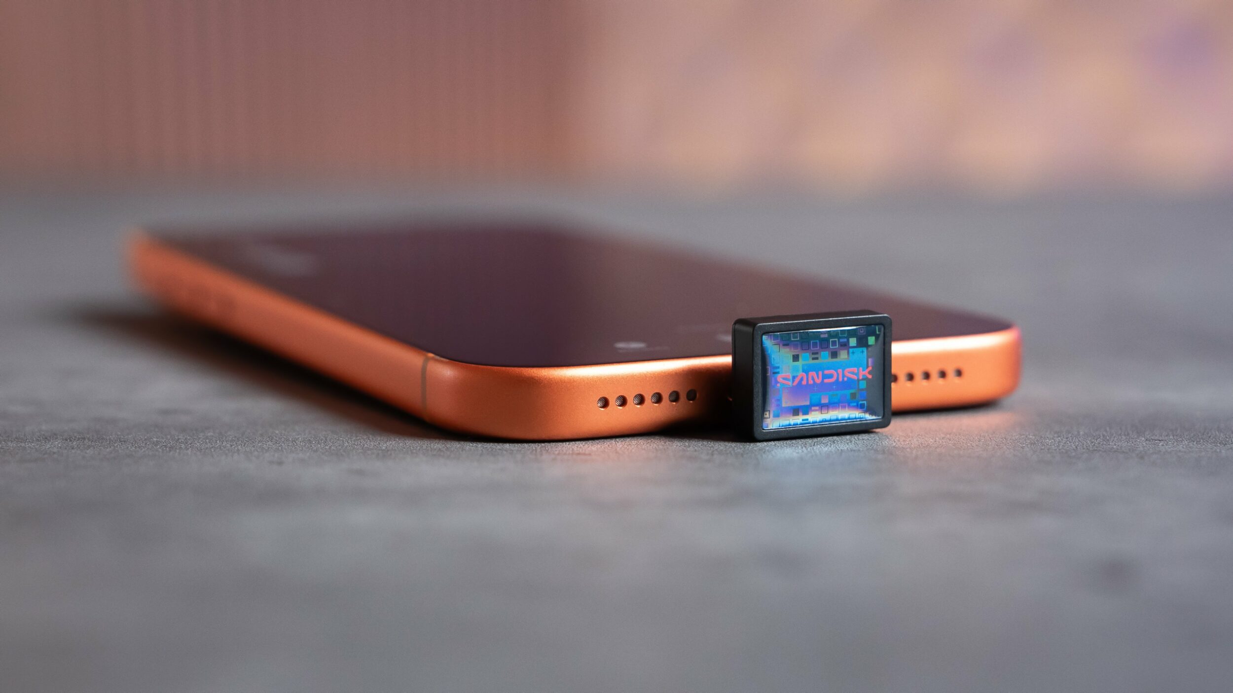 SanDisk anuncia o Extreme Fit: pendrive minúsculo com 1TB; veja os detalhes 11 G5lHFJEa8AAnP7w