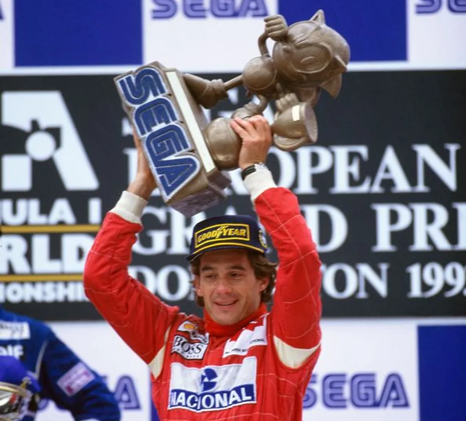 SEGA recriou o lendário troféu do Sonic que Senna levantou em 1993, e ele estará em exibição em Interlagos 3 apip6av