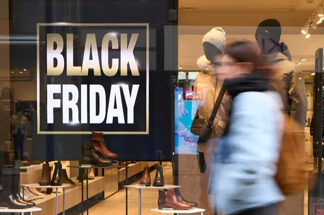 Metade do Brasil vai 'torrar' primeira parcela do 13º na Black Friday, revela pesquisa 1 fa0c3350 c9e6 11f0 8c06 f5d460985095.jpg