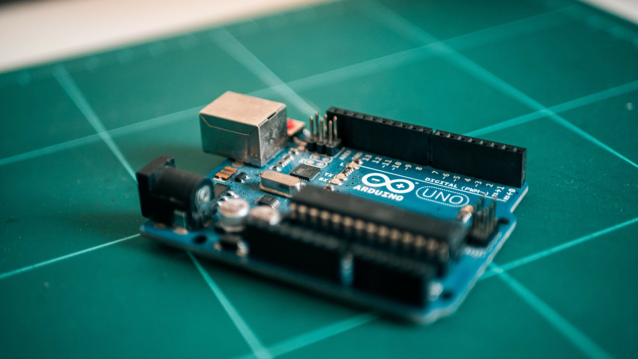 A mudança 'silenciosa' nos termos do Arduino que revoltou a comunidade 1 harrison broadbent 1450875 unsplash 1