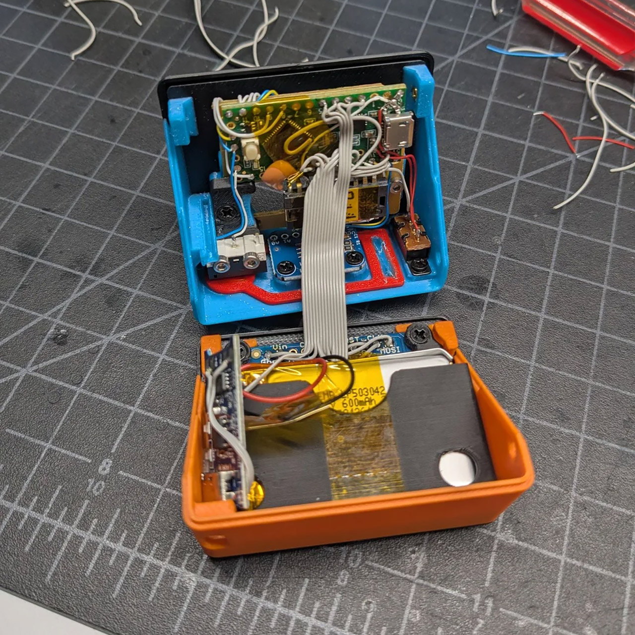 Engenheiro converte sensor de mouse em câmera de 30×30 pixels; veja o resultado 3 optical mouse camera mod 3