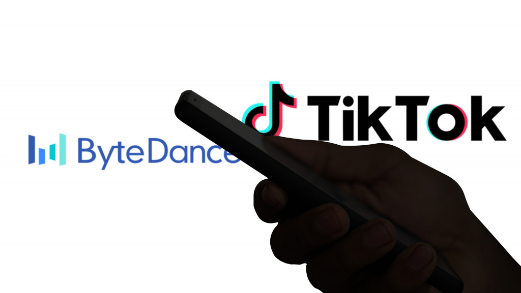 Um novo TikTok nos EUA: Versão atual será 'morta' após acordo histórico; entenda 1 Logomarcas ByteDance e TikTok com silhueta de mão segurando smartphone preto