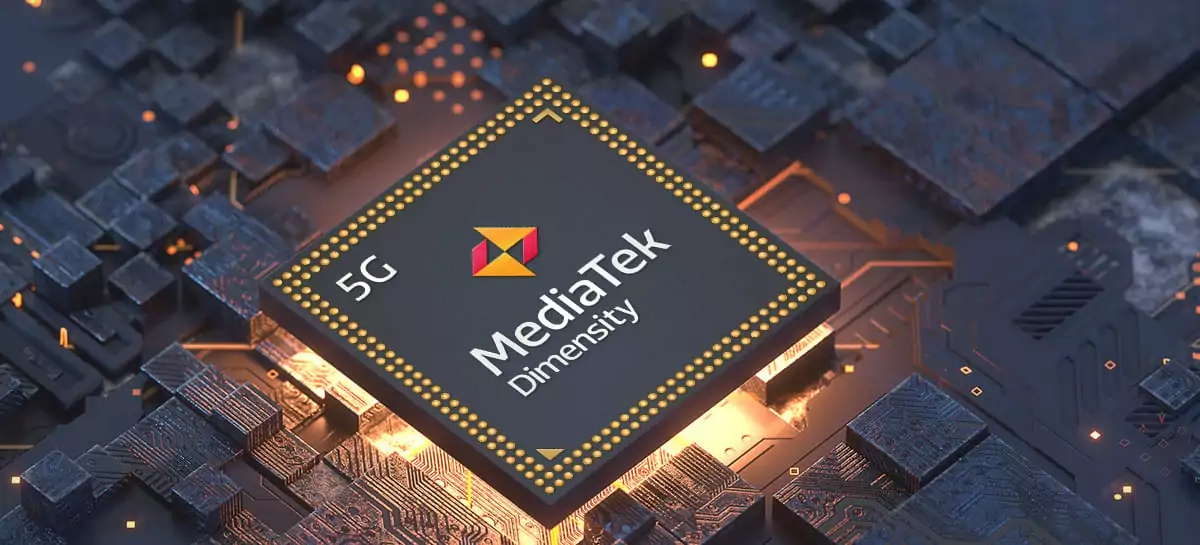 Microchip MediaTek Dimensity 5G sobre placa de circuito impresso azul