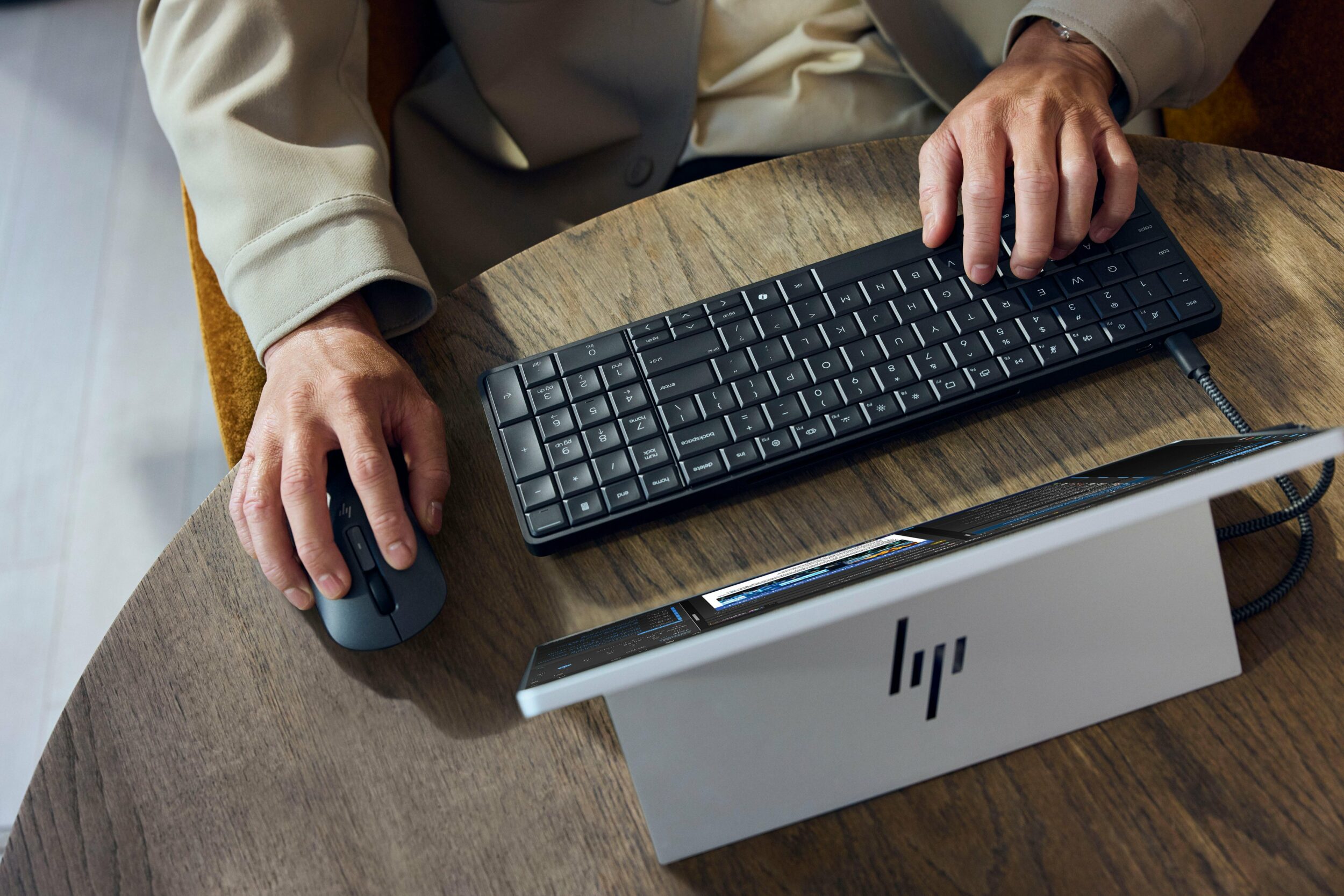 HP transforma teclado em PC completo com chip Ryzen AI e até 64 GB de RAM 1 G FJ0WqXUAAaNGL