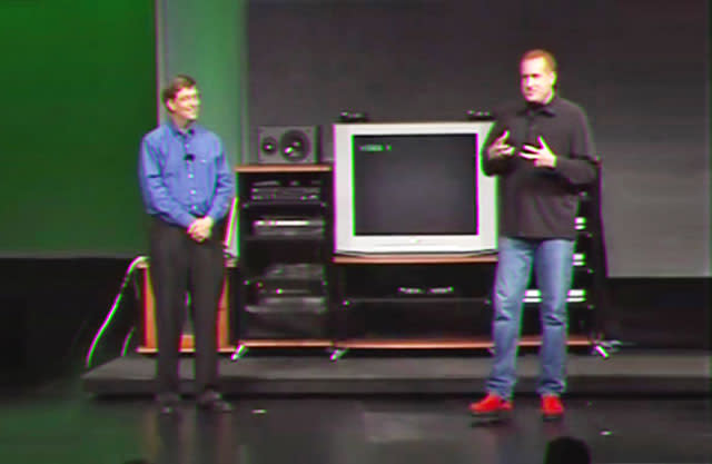 O rolê aleatório: Há 25 anos, Bill Gates e The Rock anunciavam o Xbox na CES 2001; relembre como foi 4 aHR0cDovL28uYW9sY2RuLmNvbS9oc3Mvc3RvcmFnZS9taWRhcy9kYWJjZDY1NjUwOTAwZWEyM2RjMjczZjM1YTUyMGI3MS8yMDYwMDk3NjgvZ2F0ZXNhbmRnaW5nZXItMS5qcGc